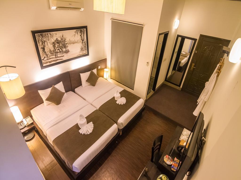 Adore Riverside Hotel Пном Пен Екстериор снимка