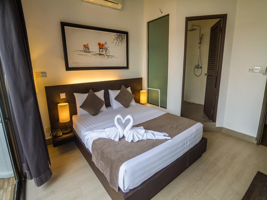 Adore Riverside Hotel Пном Пен Екстериор снимка