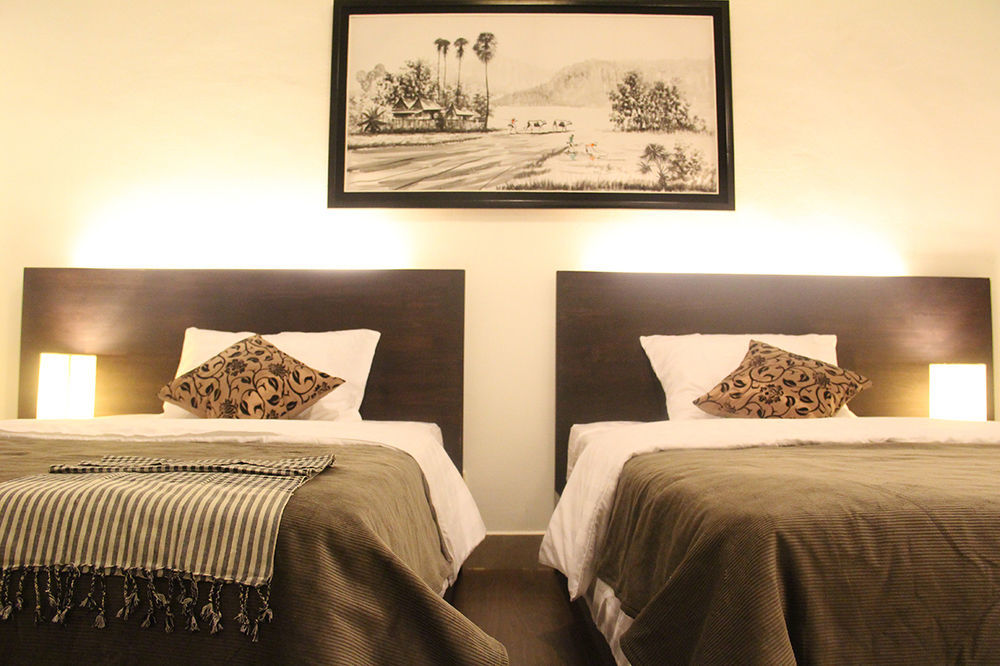 Adore Riverside Hotel Пном Пен Екстериор снимка